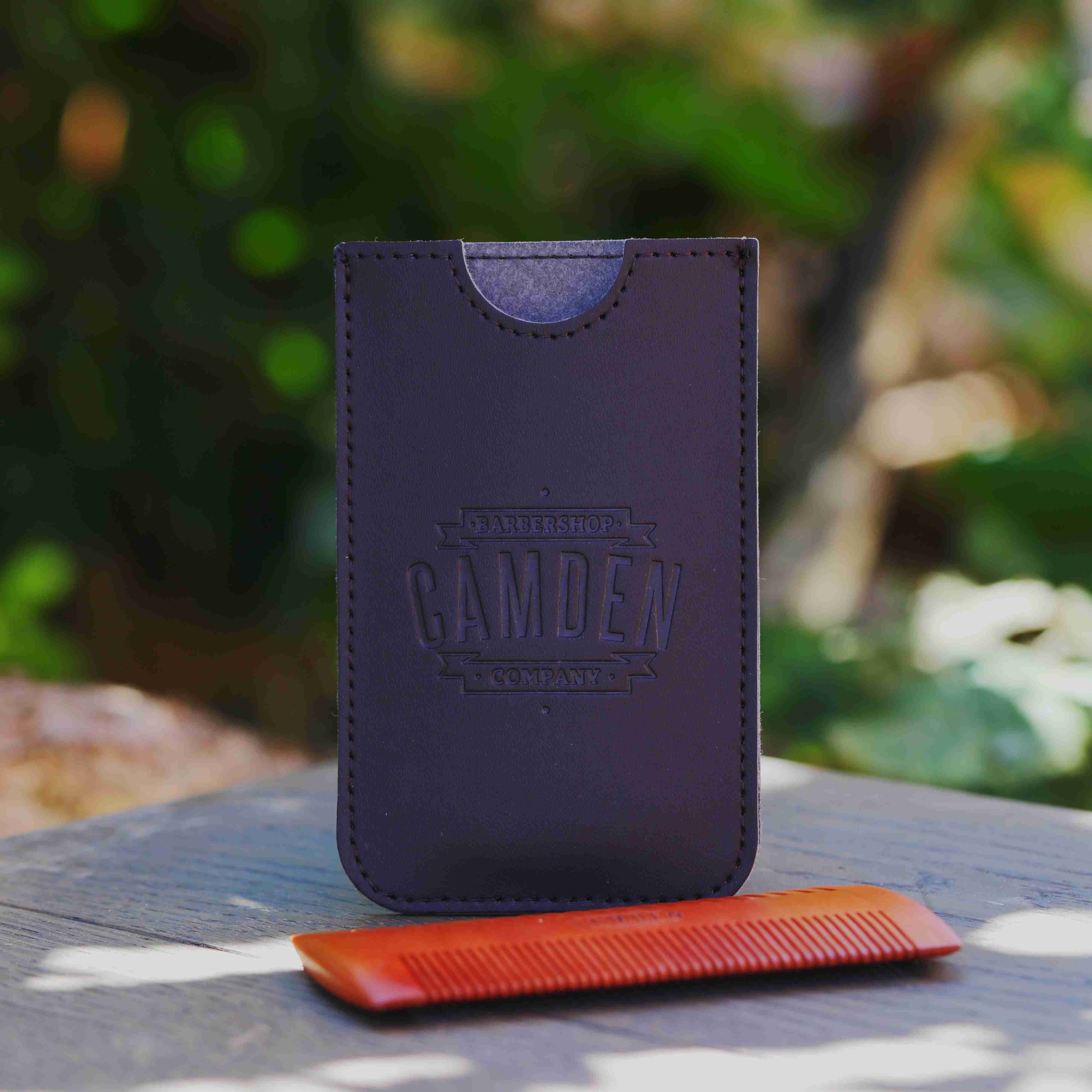 Bartkamm aus Birnenbaumholz inkl. Etui von Camden Barbershop Company